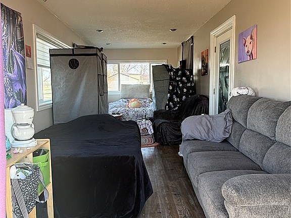 3rd image of 707 Railway AVENUE