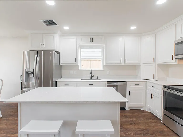 4913 Deerwood Cir — Photo 5