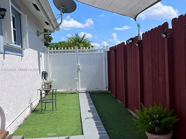 1607 SW 136th Pl #2 — Photo 18