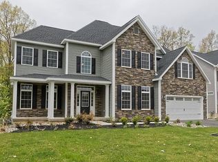 33 Heritage Pointe Dr, Clifton Park, NY 12065