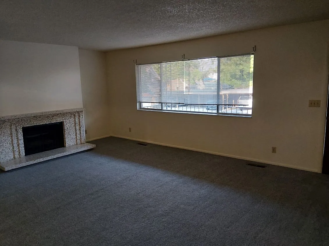 2 bed, 1200 sqft, $1,050 — Photo 2