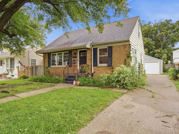 1727 13th Ave, Moline, IL 61265