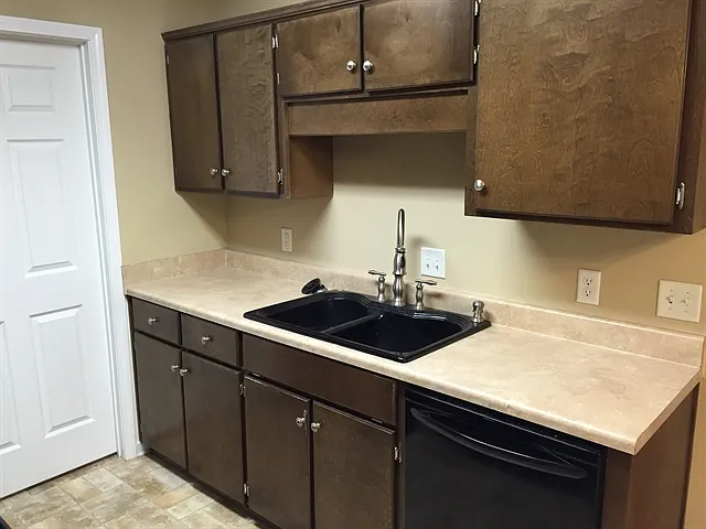 3 bed, 2.0 bath, 1327 sqft, $1,955 — Photo 4
