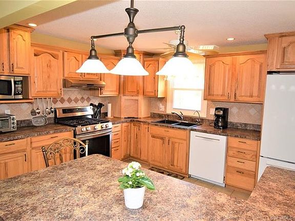 4th image of 104 Courtney Dr