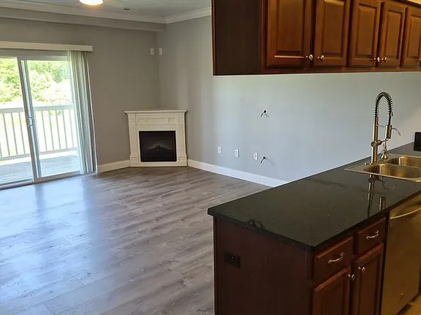 1234 Suncrest Vlg, Morgantown, WV 26505