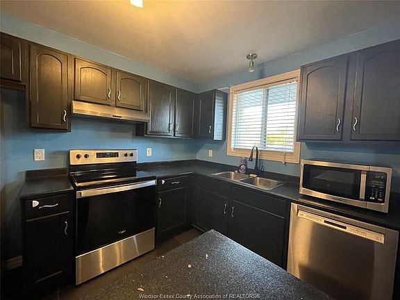 4th image of 3490 Caribou Cres