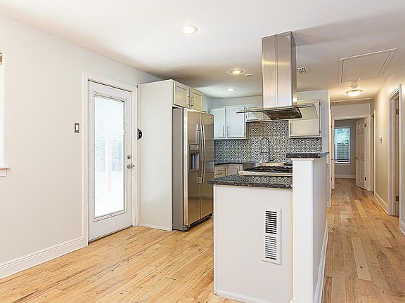 Kitchen/Dining area