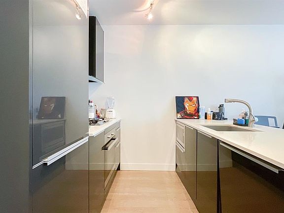 5th image of 1283 Howe St #80X