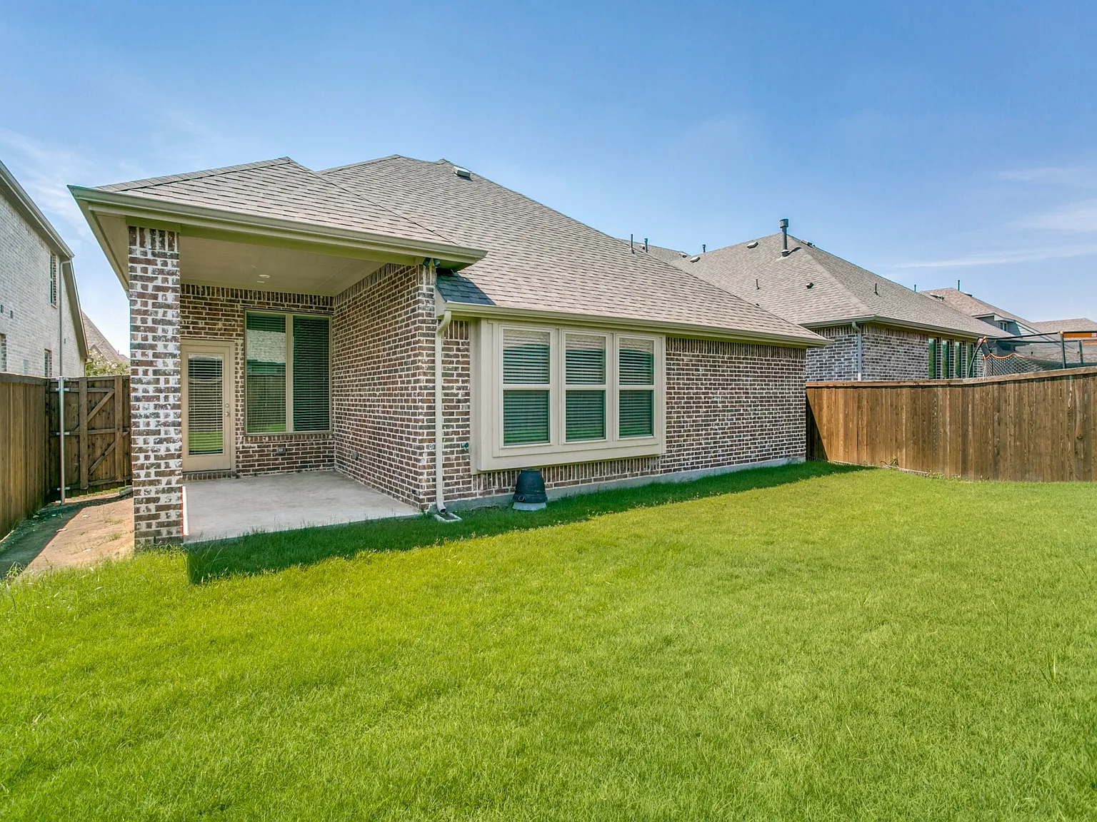 4 bed, 2339 sqft, $2,699 — Photo 3