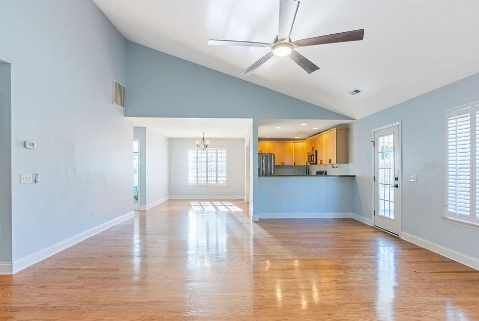 3 bed, 1938 sqft, $3,000 — Photo 4