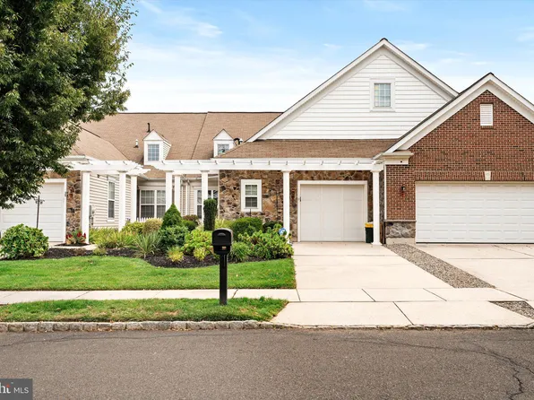 37 Falcon Ct, Hamilton, NJ 08690