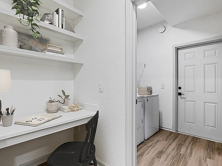 Halston World Gateway Apartment Homes — Photo 53