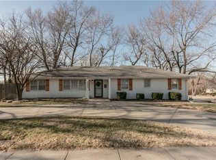 5504 Rosehill Rd, Shawnee, KS 66216