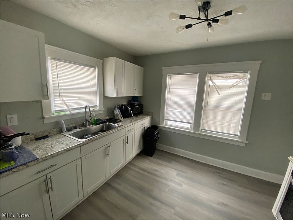 新品のつくえ 3057 W 115th St, Cleveland, OH 44111 | MLS #5207850 | Zillow