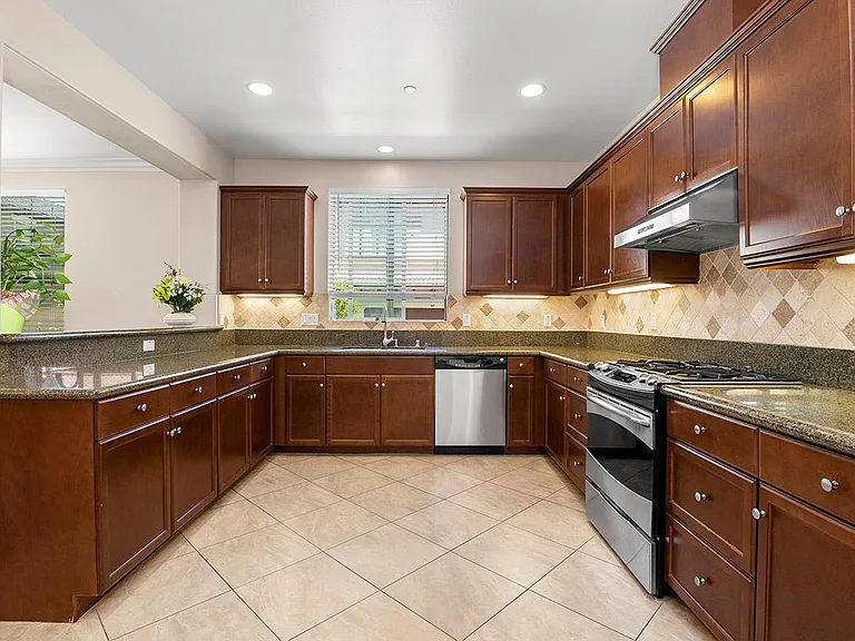 10667 Golden Willow Trl #150 — Photo 14
