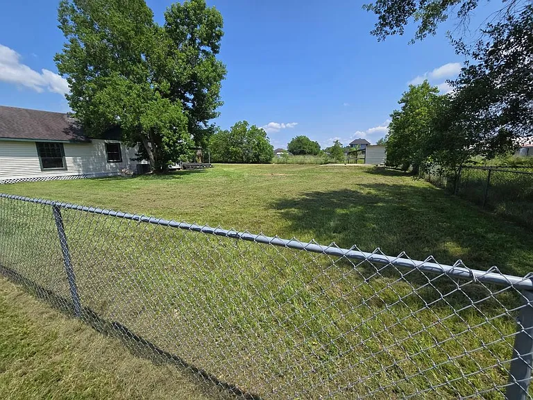 475 Rachal Ave — Photo 11
