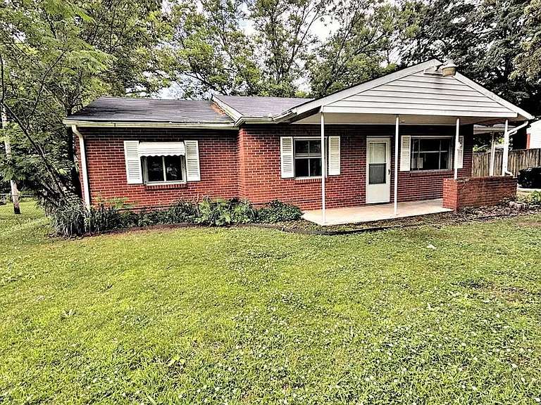 1006 Danville Rd SW — Photo 2