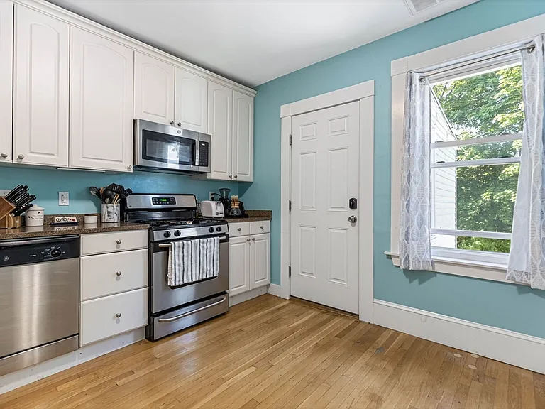 79 Alder St #2 — Photo 3