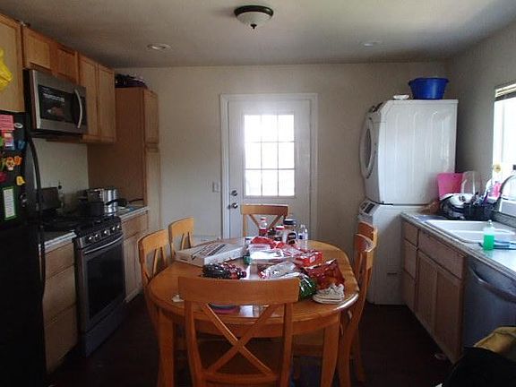 3rd image of 1095 Orchard Ave