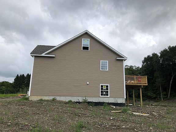 3rd image of 32 Deer Hollow Dr