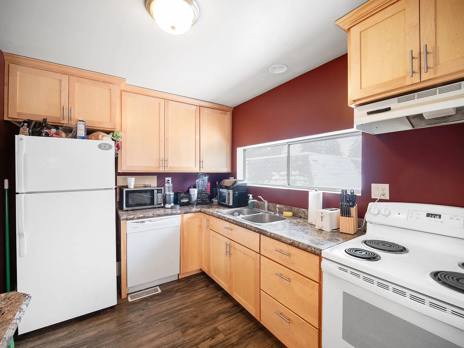 3 bed, 1750 sqft, $2,250 — Photo 2