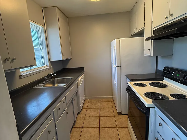 2032 Benita Dr #4 — Photo 13