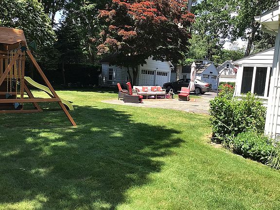 4th image of 240 Jennings Ave