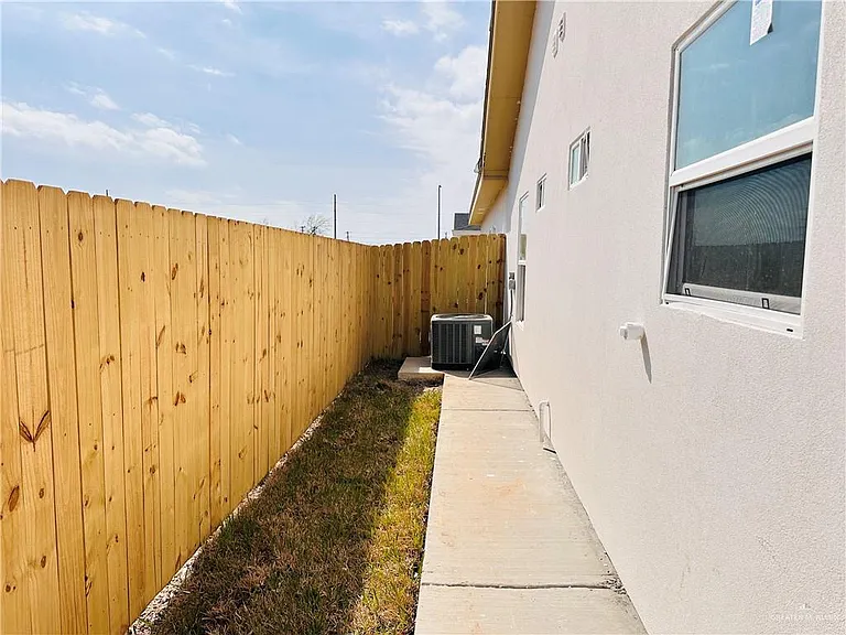 2304 E Viviana St #1 — Photo 13