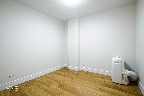 Rented by MNS Marketing | media 30