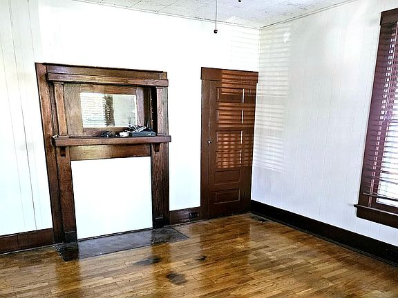 5th image of 1206 E Myrtle Ave