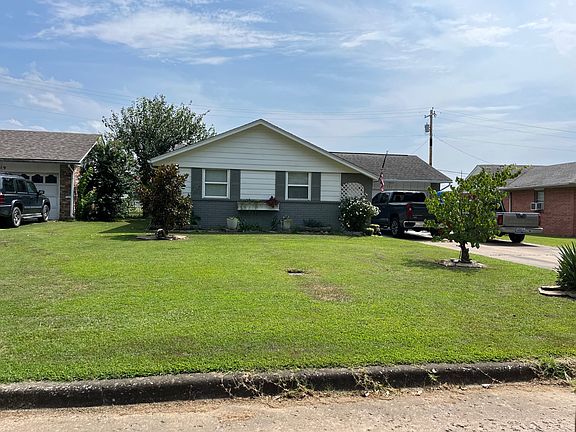 3rd image of 315 Sunset Dr