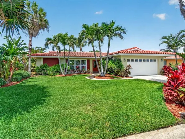 10444 Majestic Dr, Largo, FL 33774