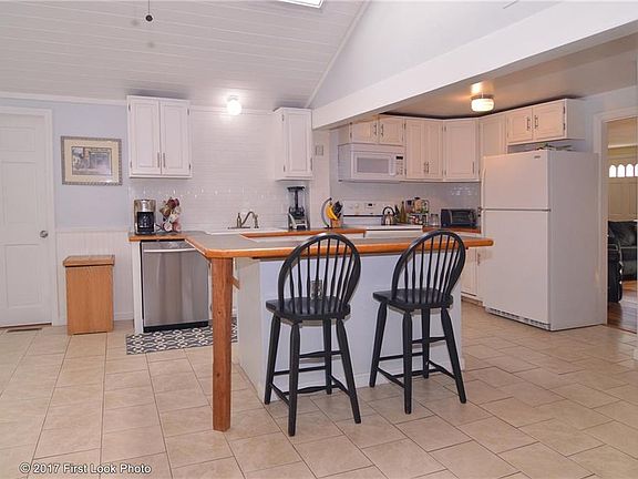 3rd image of 138 Poplar Dr