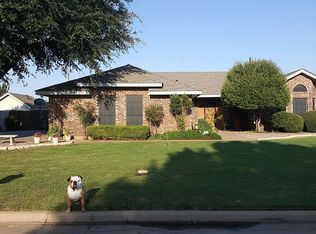988 Coulter Dr, Burkburnett, TX 76354