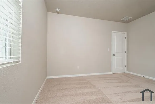 4 bed, 1957 sqft, $2,500 — Photo 4