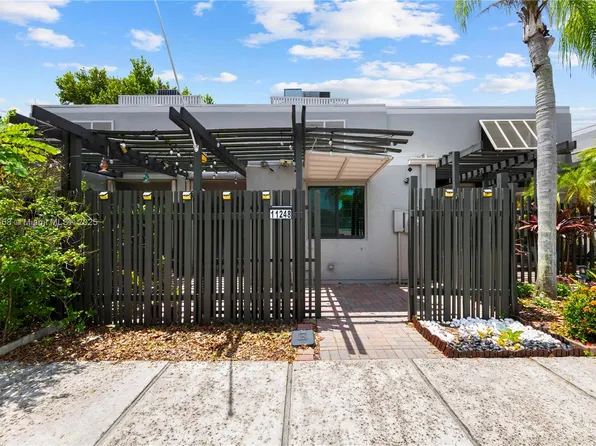 11248 NW 15th Ct, Pembroke Pines, FL 33026