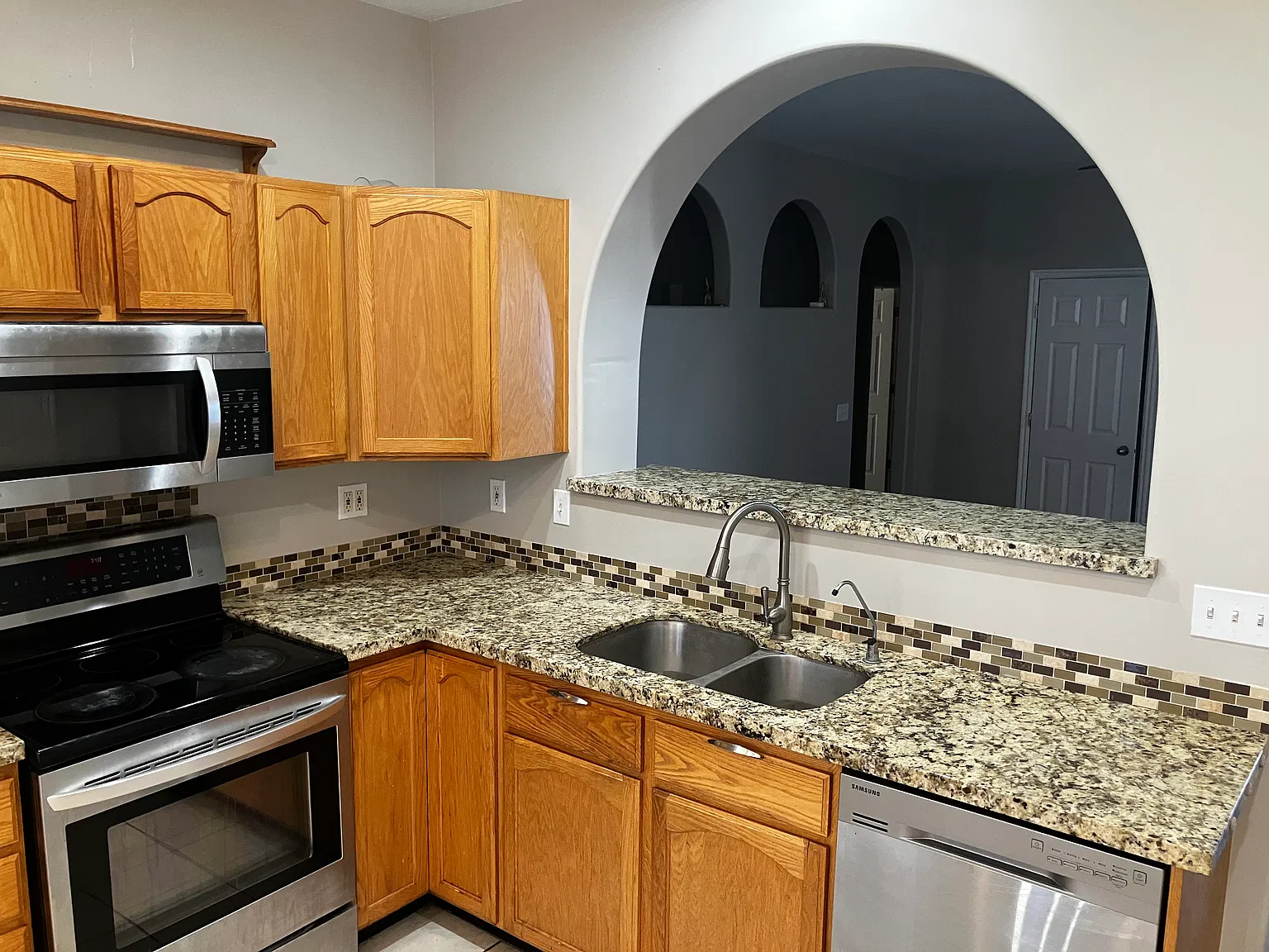 4 bed, 1350 sqft, $2,350 — Photo 2