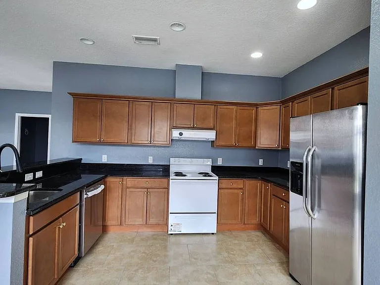 328 Dundee Dr — Photo 21