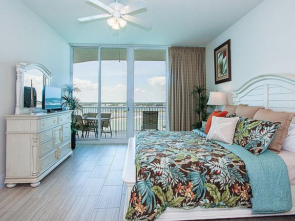 King Mstr Bedroom & balcony