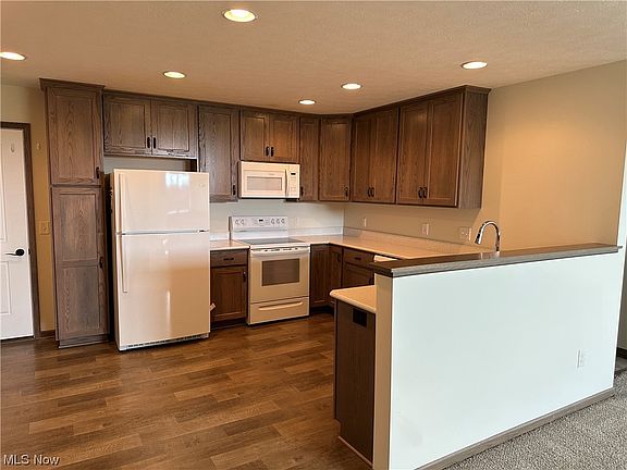 2nd image of 1817 Blackberry Ln