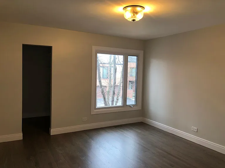 19W270 Governors Trl — Photo 15