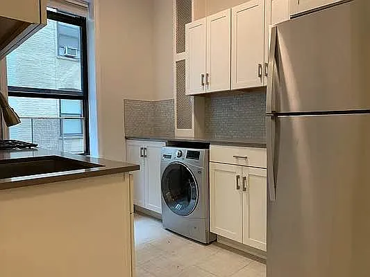 Rented by Hillel Realty Group | media 15