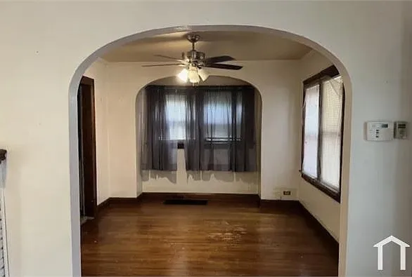 3 bed, $1,300 — Photo 4