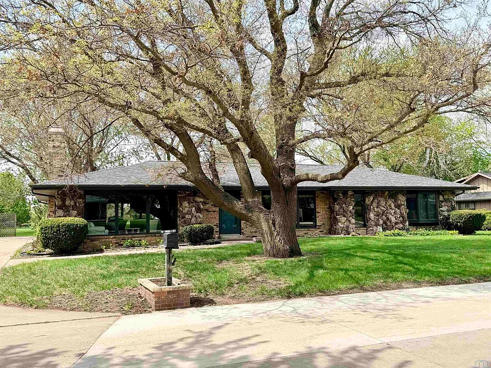 1st image of 23 Saint Andrews Dr