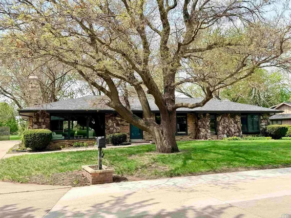 23 Saint Andrews Dr, Storm Lake, IA 50588