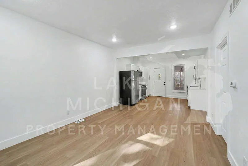 2 bed, 1.0 bath, 800 sqft, $1,595 — Photo 4