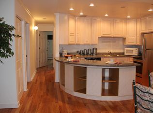 2644 Meadowdale Ln APT 202, Woodridge, IL 60517