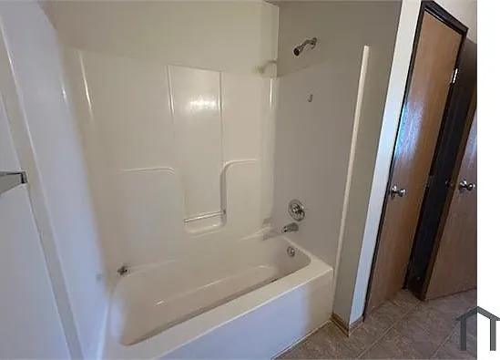 6009 Creston Ave — Photo 18
