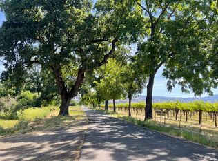 1086 Vineyard Ln, Napa, CA 94558