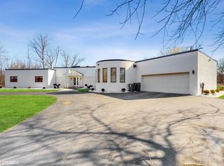 711 Lee Rd, Northbrook, IL 60062